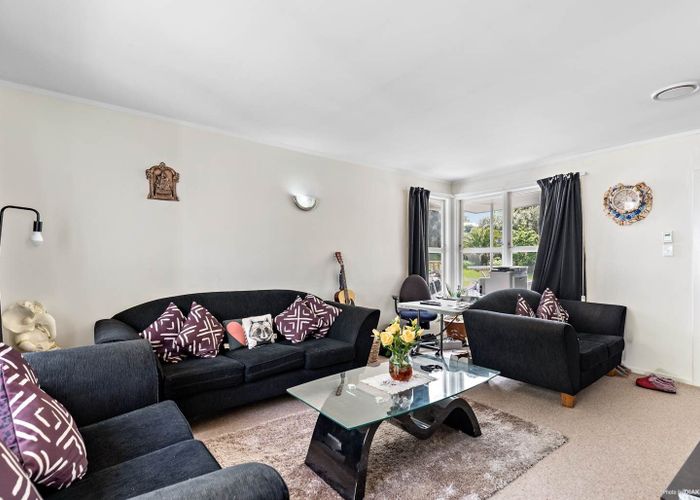 at 15 Dellwood Ave, Henderson, Waitakere City, Auckland
