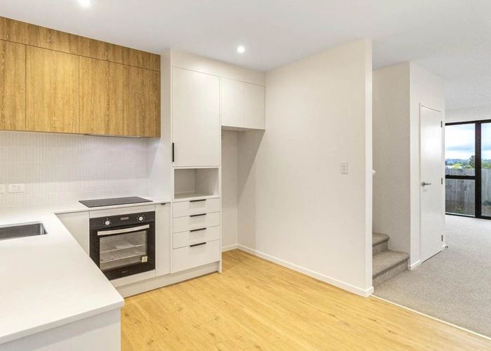  at 8/11 Ryburn Road, Mount Wellington, Auckland City, Auckland