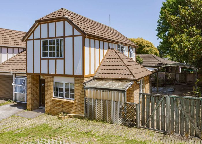  at 2/51 Jillteresa Crescent, Half Moon Bay, Auckland