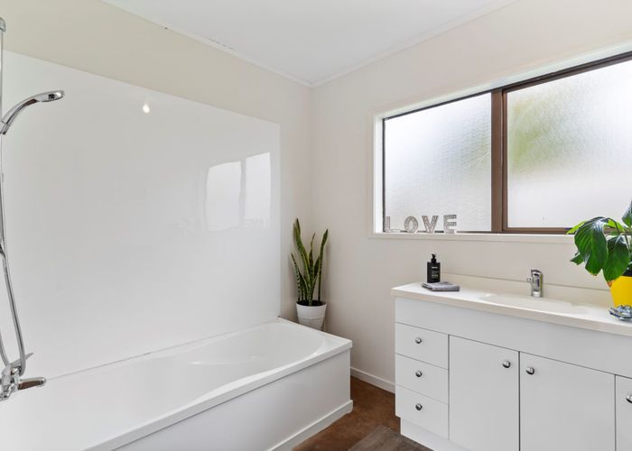  at 106 Solar Road, Glen Eden, Auckland