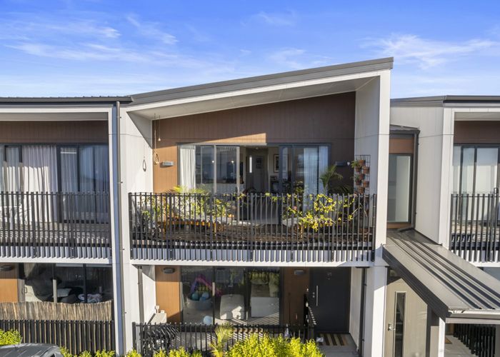  at 2/5 Paketai Lane, Beachlands, Auckland