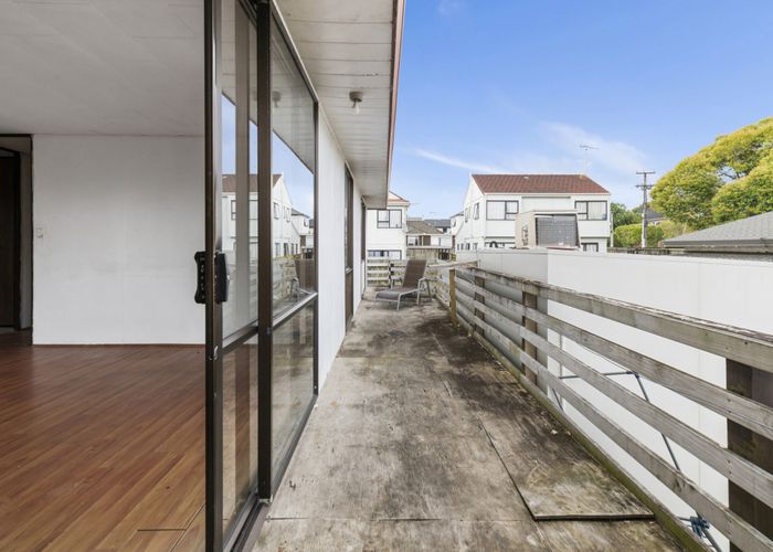  at 2/34 Ferndale Road, Mount Wellington, Auckland