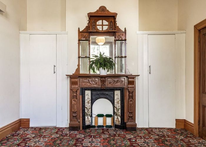  at 28 Waterview Road, Stanley Point, Auckland
