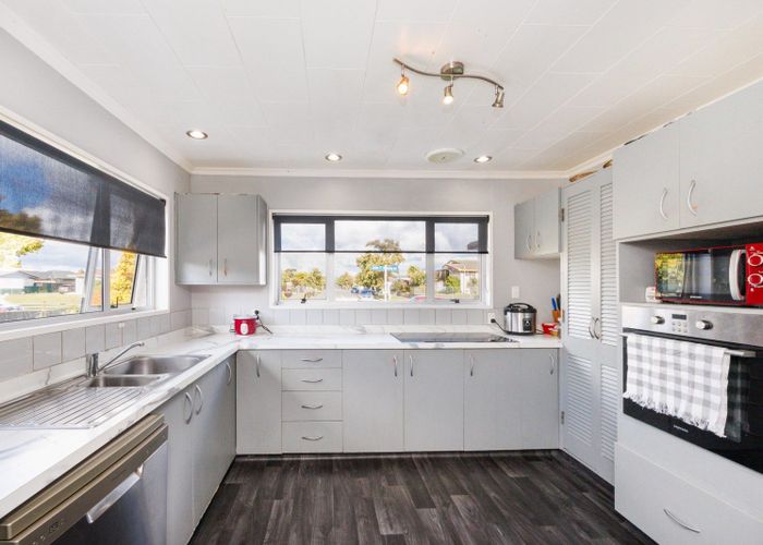  at 32 John F Kennedy Drive, Milson, Palmerston North