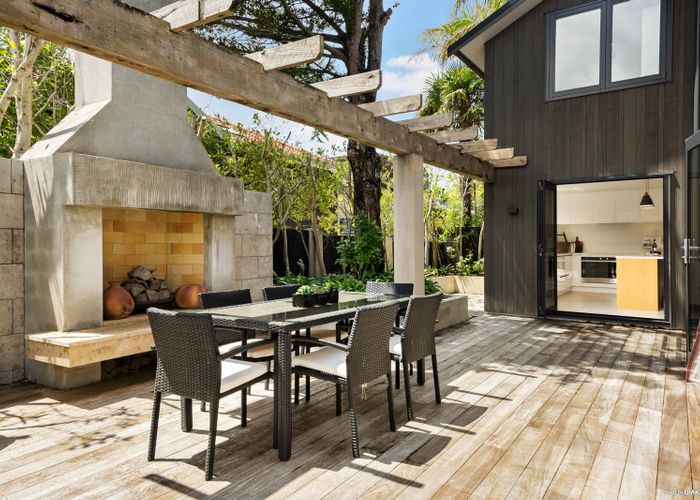  at 2/2 Hauraki Road, Hauraki, Auckland