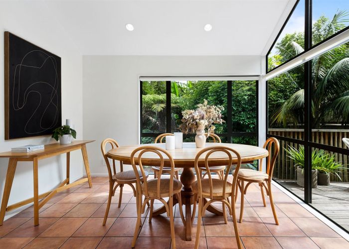  at 2/25 Howard Road, Northcote, Auckland