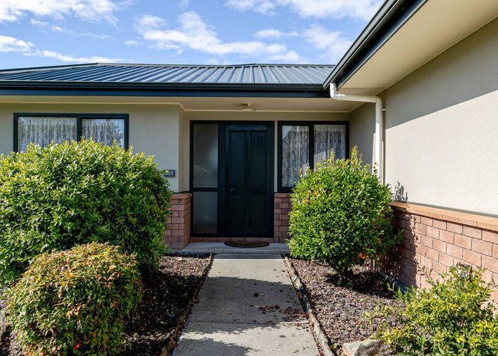 at 105 Summerhill Drive, Fitzherbert, Palmerston North, Manawatu / Whanganui