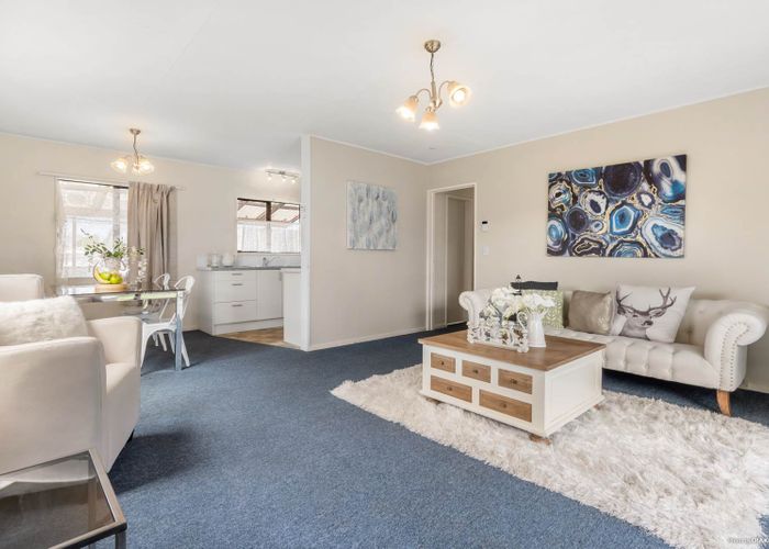  at 1/90 Shifnal Drive, Randwick Park, Auckland