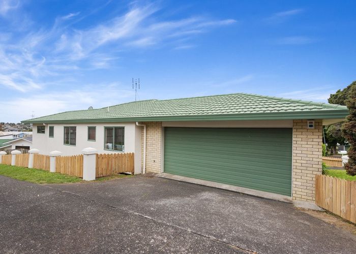  at 6 Longview Rise, Massey, Waitakere City, Auckland