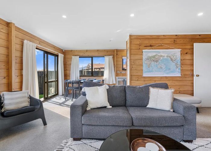 For rent 65 Queens Road, Waikanae Beach, Kapiti Coast, Wellington homes.co.nz