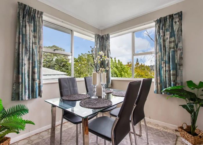  at 15 Cliff View Drive, Green Bay, Auckland