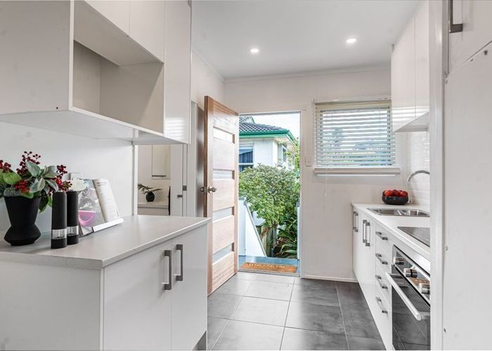  at 2/21 Finch Street, Morningside, Auckland City, Auckland