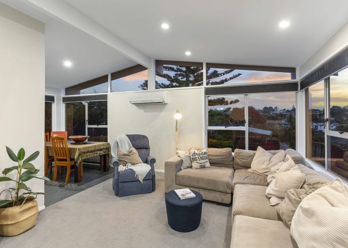  at 8 Fairdale Place, Birkdale, Auckland