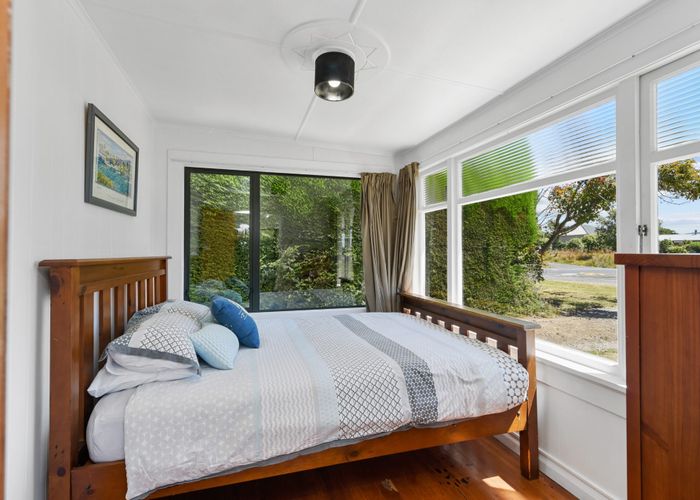  at 8 Dunnet Street, Karitane