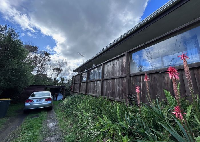  at 2/34 Glencourt Place, Glenfield, North Shore City, Auckland