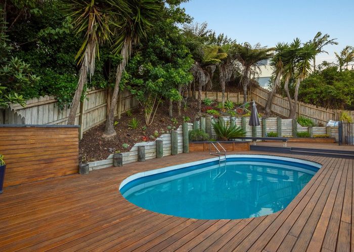  at 18 Greenleaf Way, Northcross, Auckland