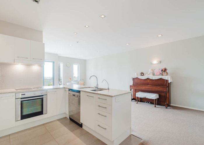  at B305/525 East Coast Road, Pinehill, North Shore City, Auckland