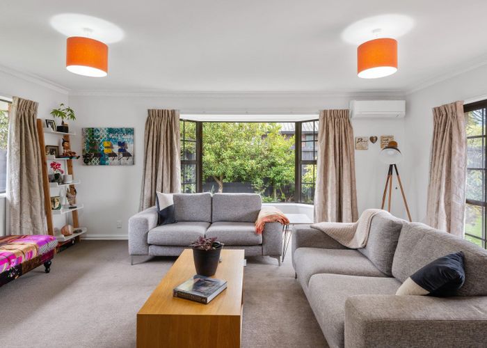  at 2/84 Memorial Avenue, Ilam, Christchurch