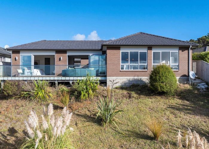  at 14 Ruth Craig Place, Stanmore Bay, Whangaparaoa
