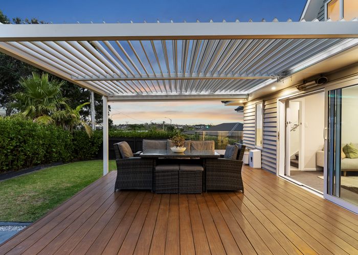  at 904 East Coast Road, Northcross, North Shore City, Auckland