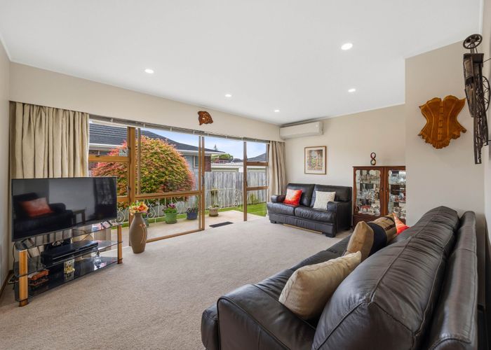  at 5/33 Swanson Road, Henderson, Waitakere City, Auckland