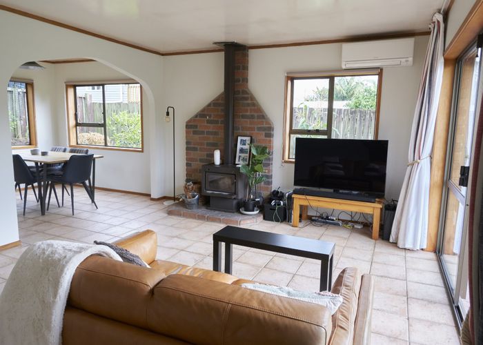  at 2a Fuchsia Place, Birkdale, North Shore City, Auckland