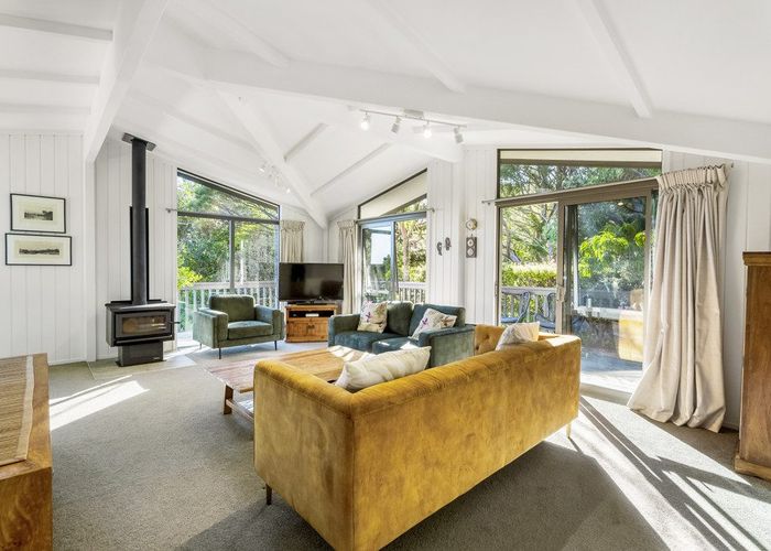  at 69 Hadfield Street, Beach Haven, Auckland