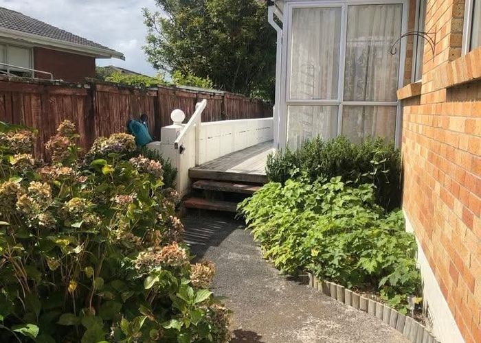  at 2/281 Sunset Road, Sunnynook, North Shore City, Auckland