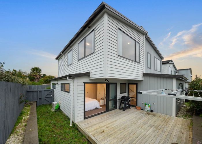  at 6B,6C & 6D Tiroroa Avenue, Te Atatu South, Waitakere City, Auckland