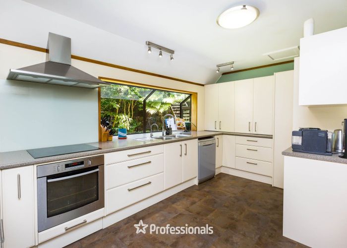  at 8 King Charles Drive, Kingsley Heights, Upper Hutt