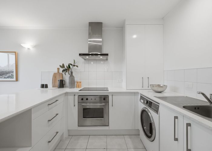  at 15/83 Lake Road, Belmont, North Shore City, Auckland