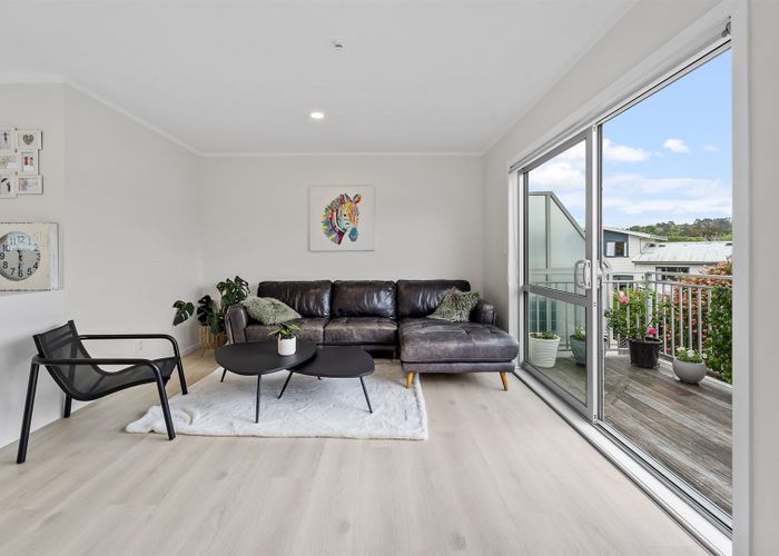  at 2/15 Andersons Road, Oteha, Auckland