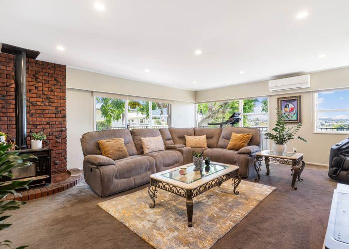  at 21 Hatherlow Street, Glenfield, Auckland