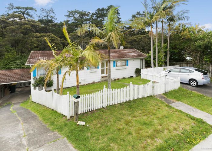  at 58 Easton Park Parade, Glenfield, Auckland