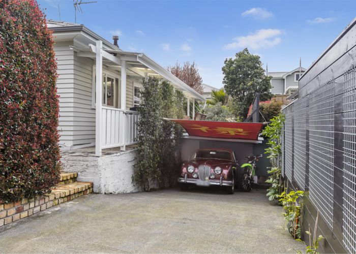  at 6 Thanet Avenue, Sandringham, Auckland