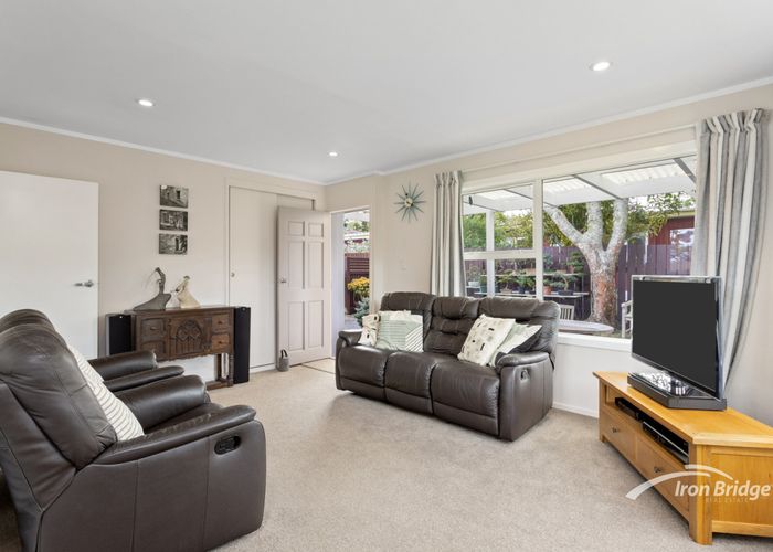  at 2/2 Keldale Place, Forrest Hill, Auckland