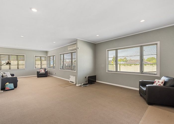  at 292 Cambridge Road, Hillcrest, Hamilton