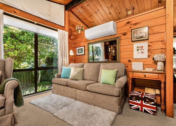  at 15 Zenith Place, Conifer Grove, Takanini