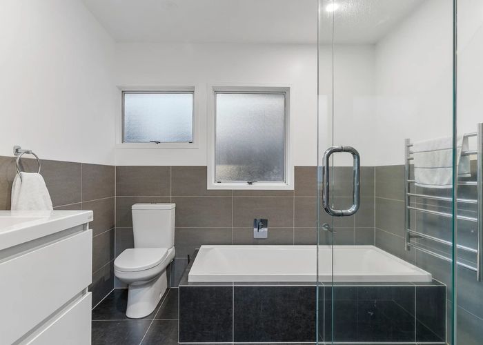  at 1/20 Royal View Road, Te Atatu South, Waitakere City, Auckland