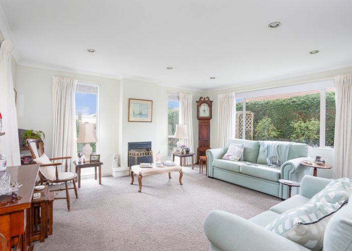  at 2/12 Gradwell Place, Two Mile Bay, Taupō
