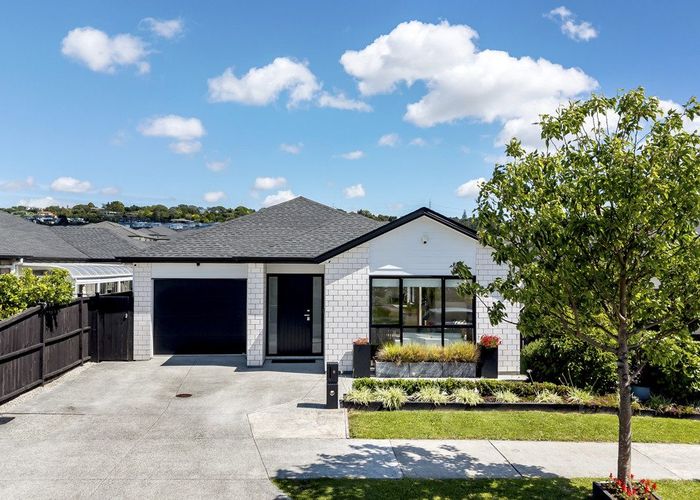  at 8 Lavey Road, Flat Bush, Auckland