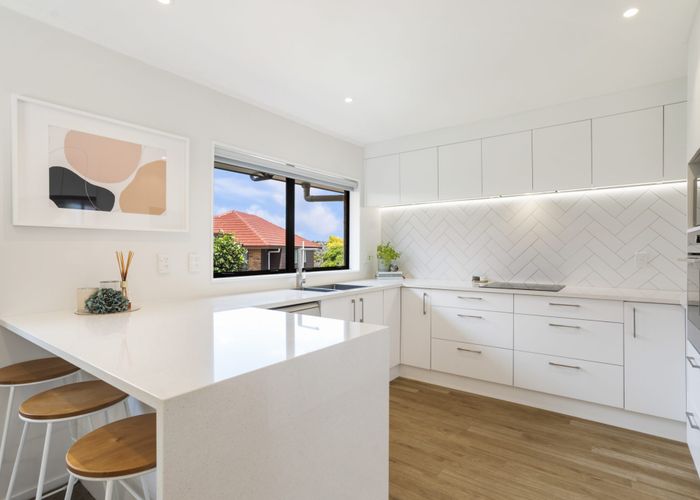  at 3/9 Billabong Place, Botany Downs, Auckland