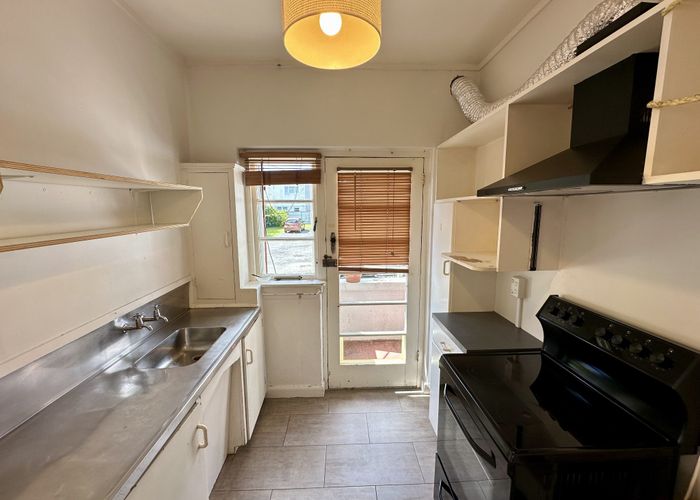  at 2/75 Valley Road, Mount Eden, Auckland City, Auckland