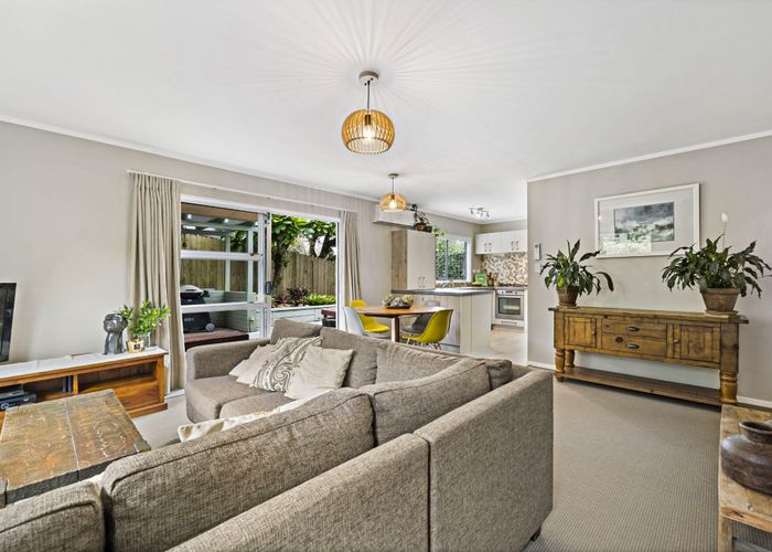  at 4/10 Lush Avenue, St Johns, Auckland