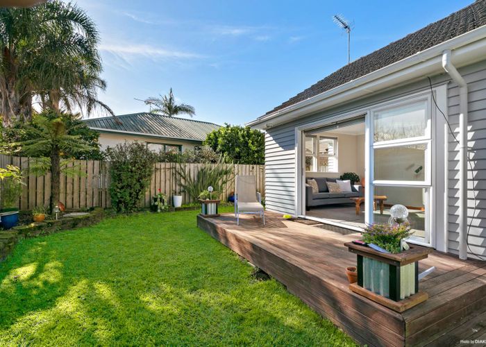  at 21 Carr Road, Three Kings, Auckland
