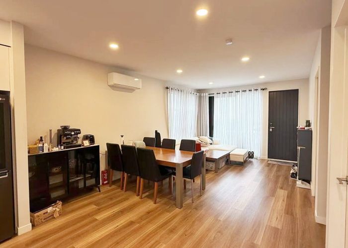  at 5 Milenio Crescent, Rosedale, North Shore City, Auckland