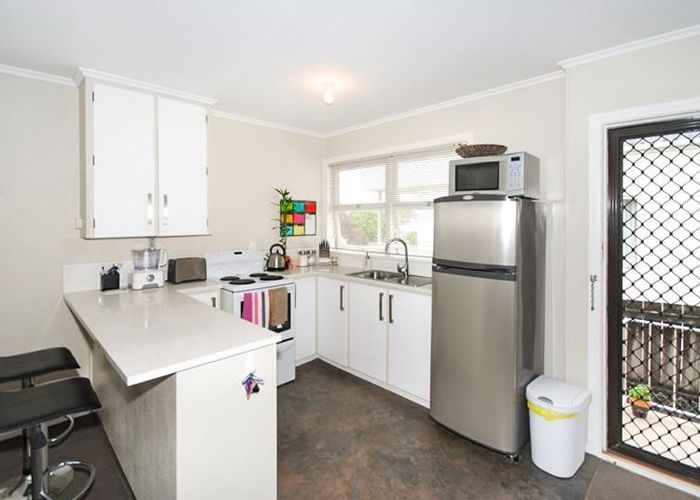  at 2/143 Point Chevalier Road, Point Chevalier, Auckland City, Auckland