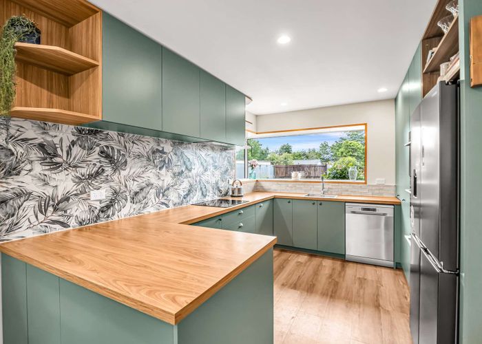  at 43 Gladstone Road, Woodend, Woodend