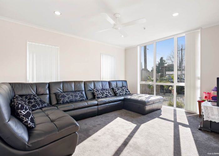  at 9 Esperanto Road, Papatoetoe, Auckland