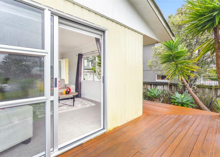  at 1/322 Royal Road, Massey, Auckland